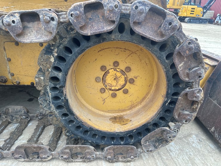 deere-325-image-47