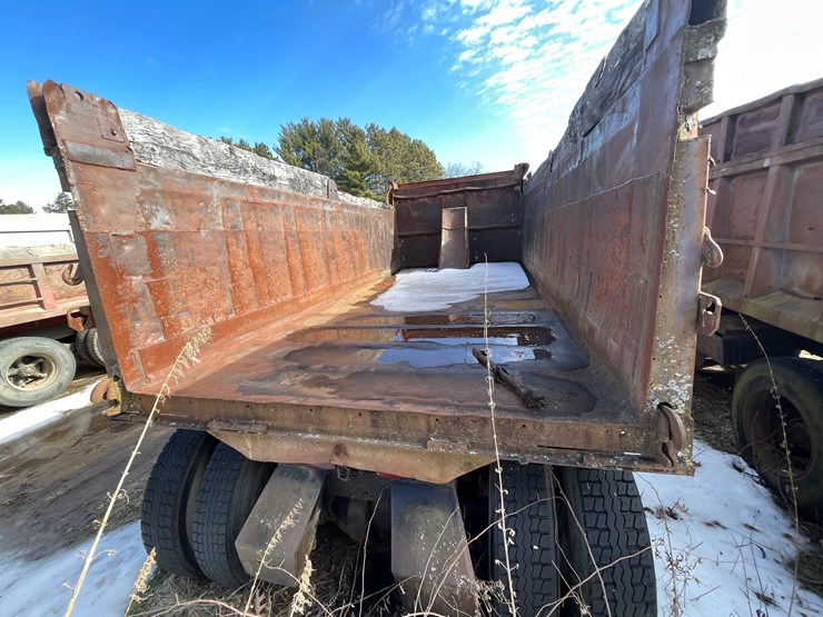 #13013-•-1977-ford-dump-truck-(has-wi-title)-image-5