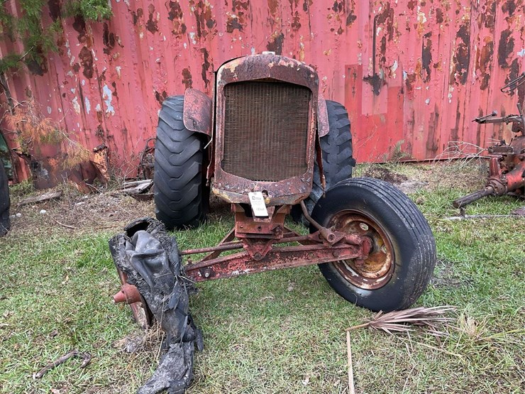 minneapolis-moline-parts-tractor-image-4