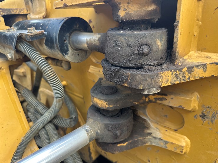 caterpillar-d5k-image-19