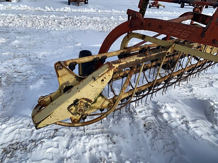 new-holland-256-image-12