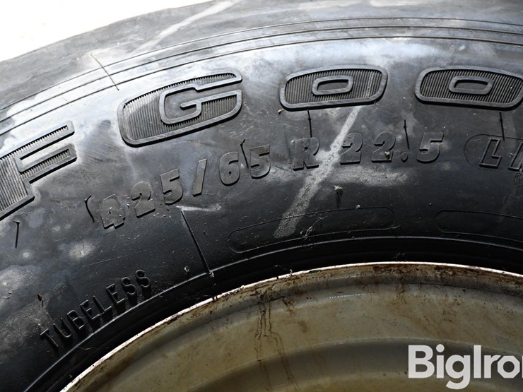 bf-goodrich-425/65r22.5-tire-on-8-bolt-rim-image-12