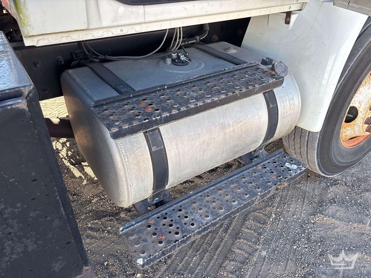 2014-international-durastar-4300-image-32