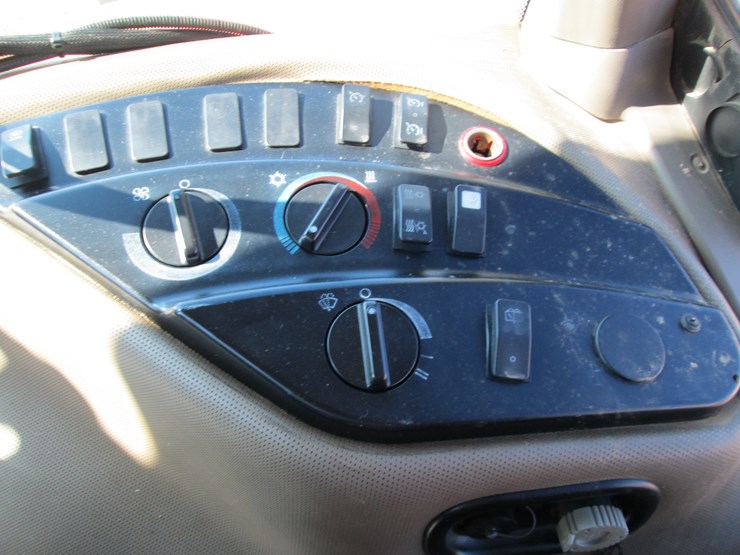 case-ih-magnum-305-image-43