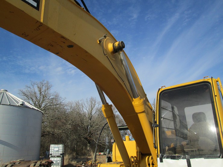 deere-200-lc-image-33