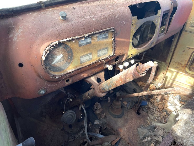 #13026-•-(1)-vintage-truck-and-(2)-vintage-cars-(no-title)-image-48