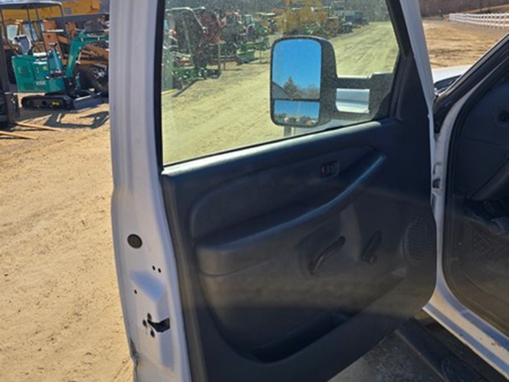 2003-chevrolet-3500-image-13