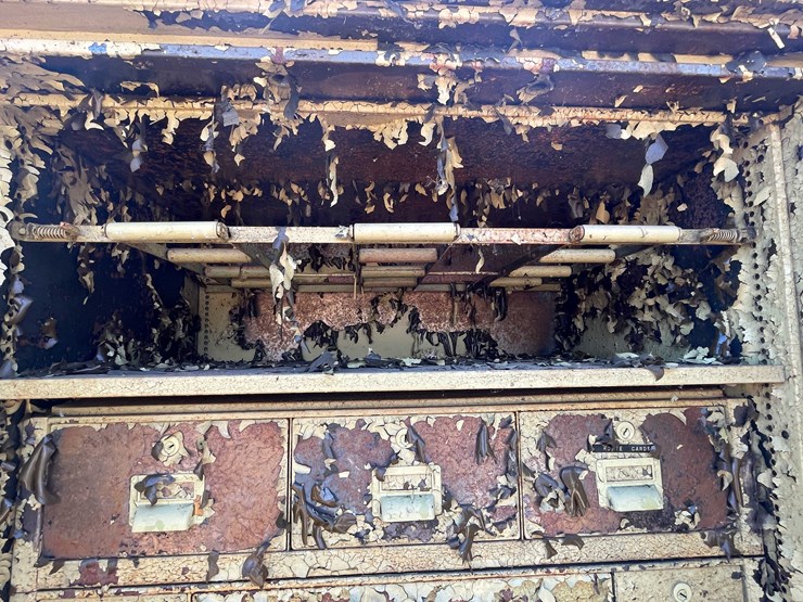 #13068-•-metal-cabinet-image-6