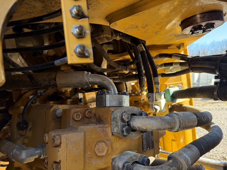 2016-caterpillar-938m-image-54