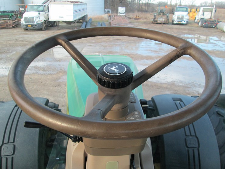 john-deere-8235r-image-28