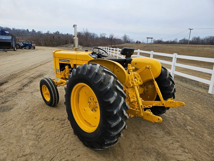 #47-•-international-2506-tractor-image-3