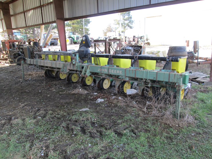 john-deere-8-image-1