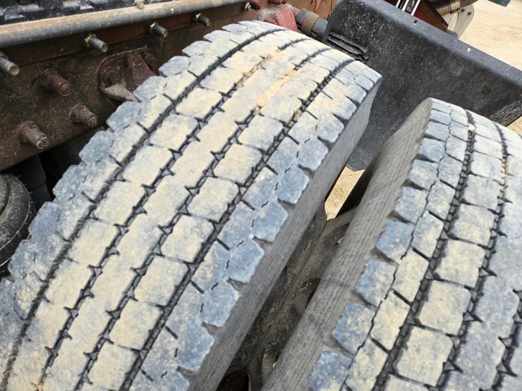 2006-peterbilt-379-image-34