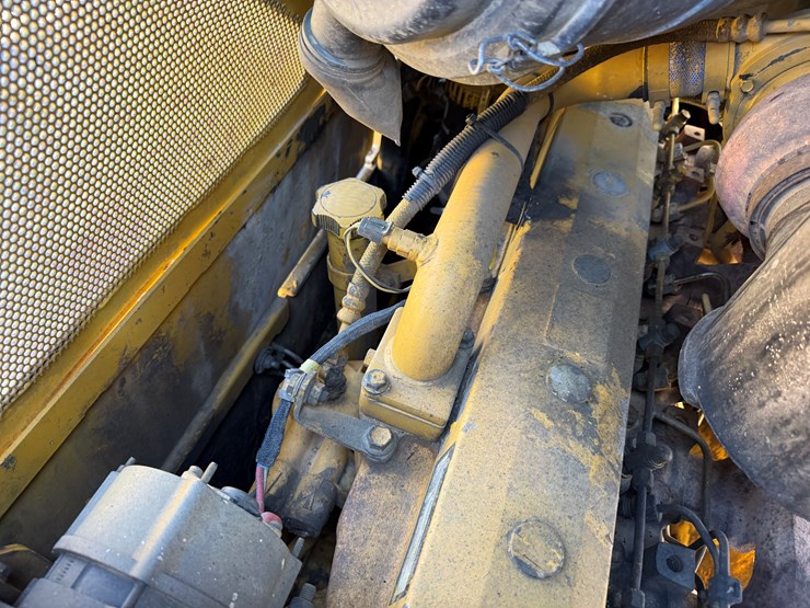 2006-deere-700j-image-30