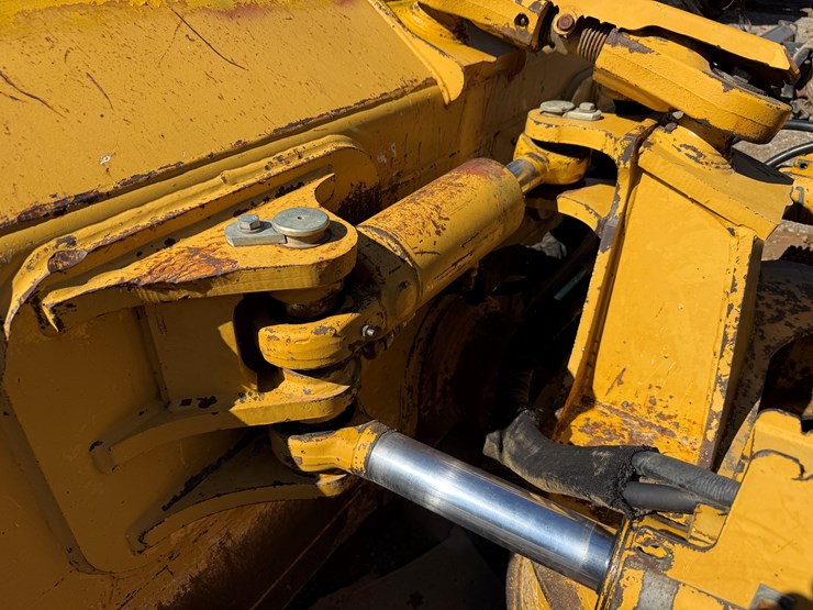 2006-deere-700j-image-14