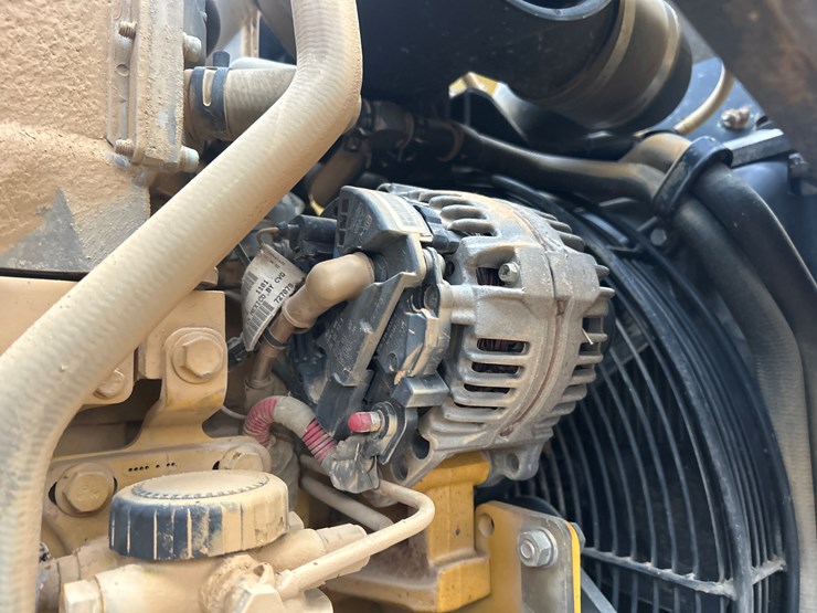 2011-deere-310sj-image-25