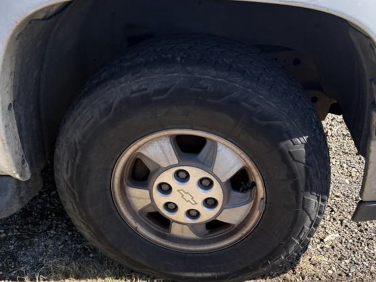 2002-chevrolet-suburban-image-4