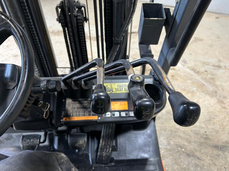 2020-toyota-8fgcsu20-image-20