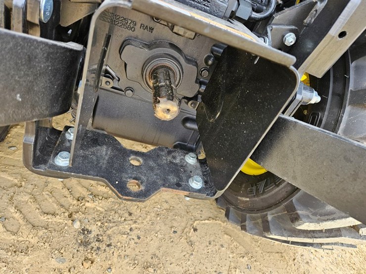 2025-john-deere-1025r-image-23