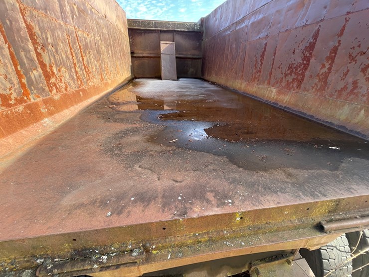 #13014-•-1976-ford-dump-truck-(has-wi-title)-image-9