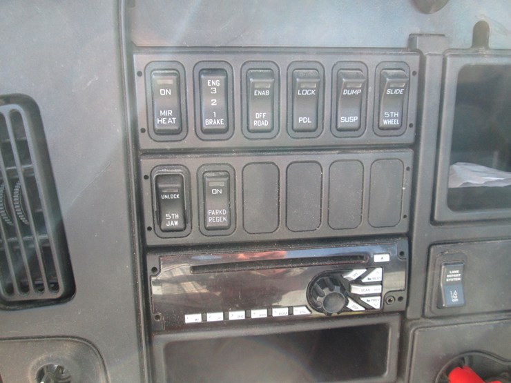 2017-international-prostar-image-34