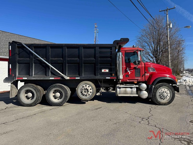 2005-mack-granite-cv713-image-2