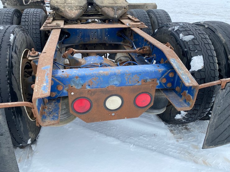 1994-freightliner-day-cab-semi-image-29