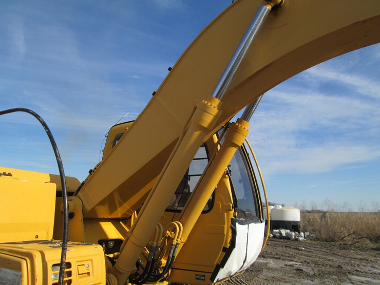 deere-200-lc-image-24