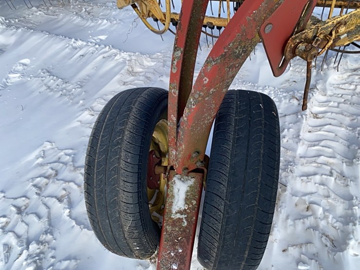 new-holland-258-image-6