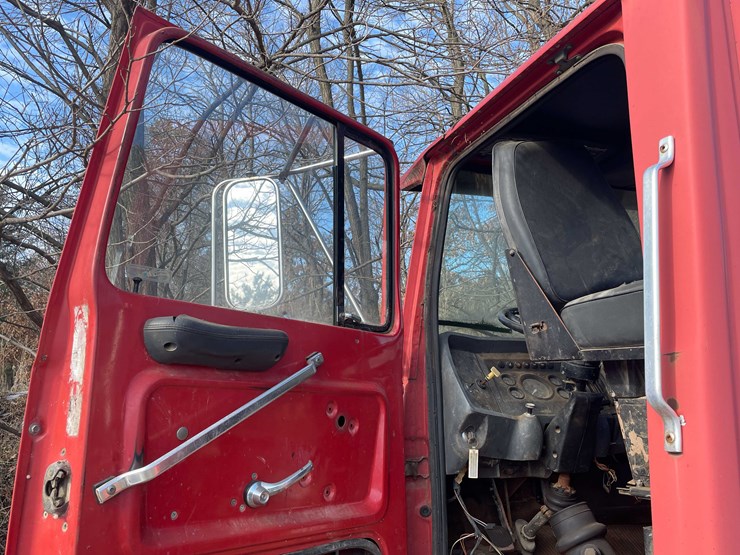 1986-ford-8000-image-74