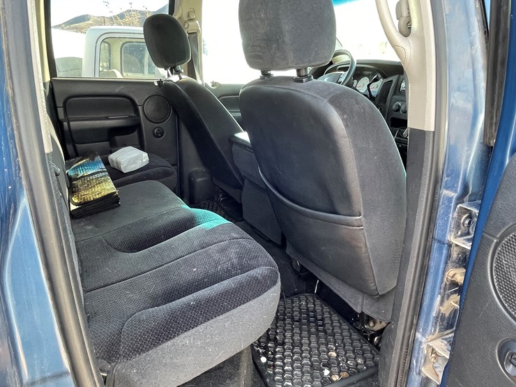 2004-dodge-1500-image-35