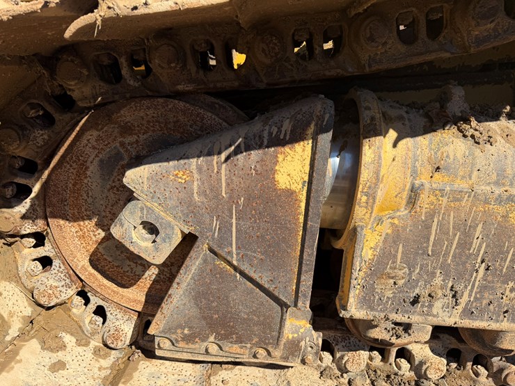 2015-caterpillar-d6t-lgp-image-105