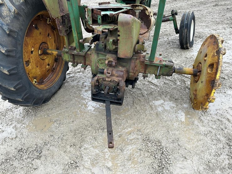 john-deere-3010-image-9