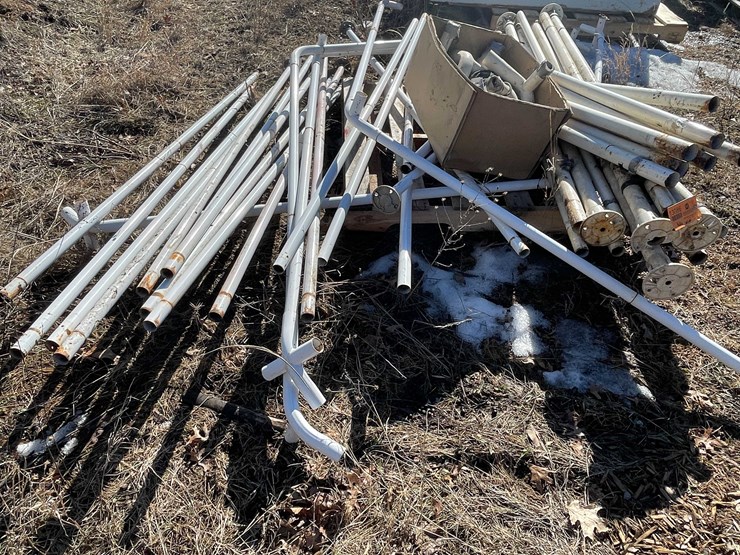 #13086-•-pallet-of-metal-poles-image-4