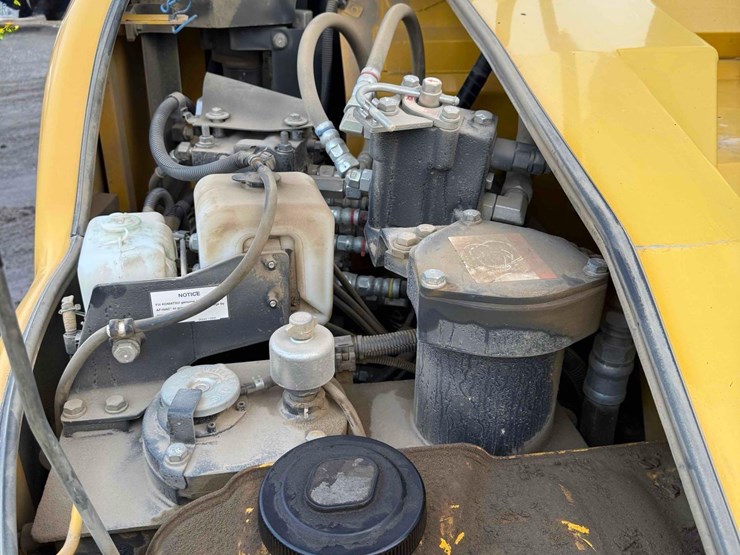 2017-komatsu-pc88mr-10-image-7