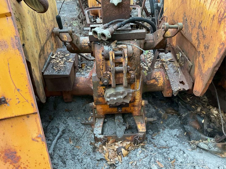 minneapolis-moline-445-image-9