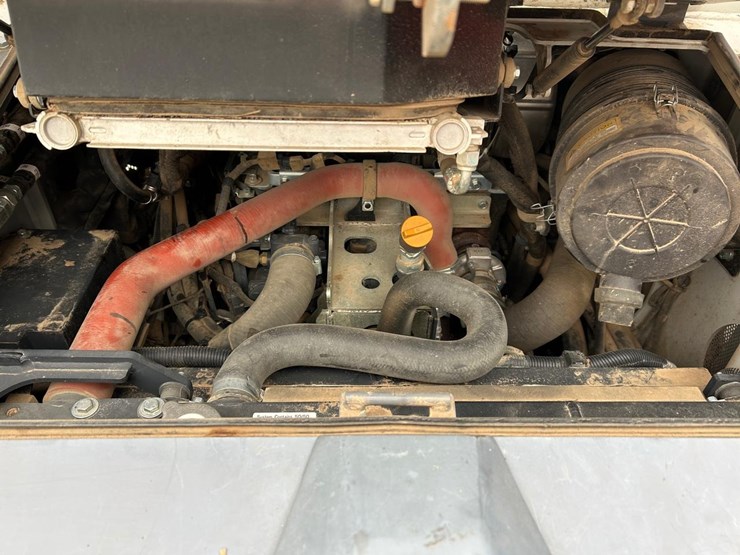 2022-takeuchi-tl12v2-image-15