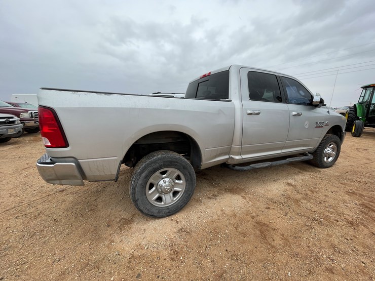 2014-dodge-2500-image-27