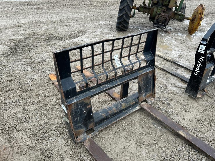 48”-skid-steer-pallet-forks-image-4