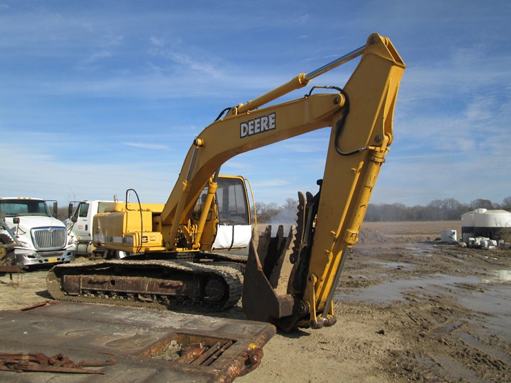 deere-200-lc-image-2