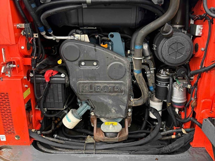 2022-kubota-ssv75-image-6