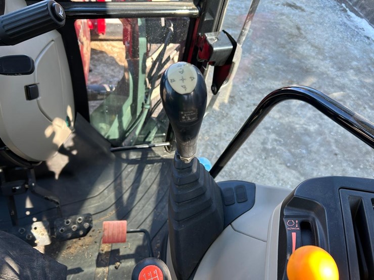 2023-massey-ferguson-5711-image-23