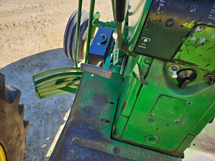 john-deere-3010-image-21