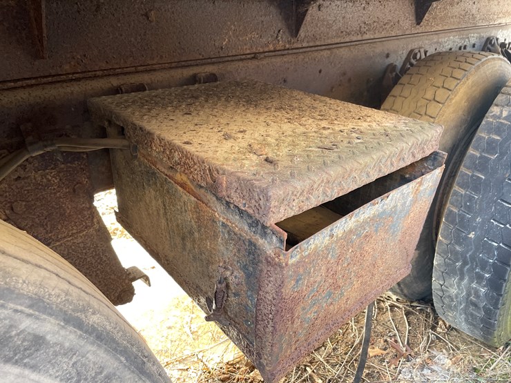 #13014-•-1976-ford-dump-truck-(has-wi-title)-image-33