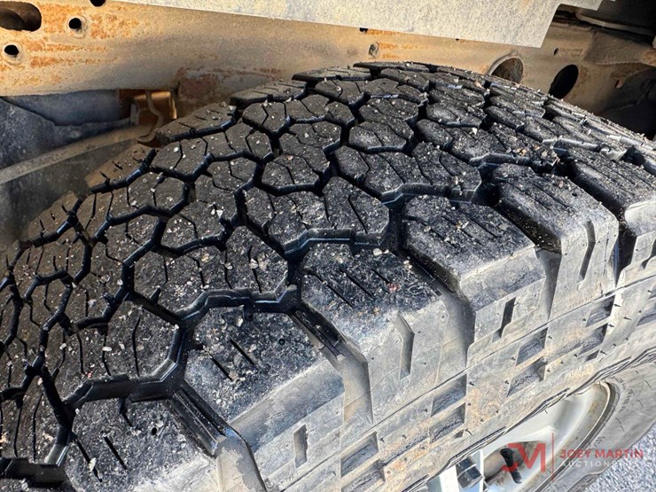 2017-chevrolet-2500-image-11