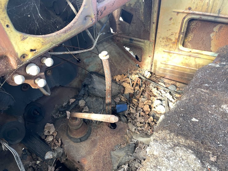 #13026-•-(1)-vintage-truck-and-(2)-vintage-cars-(no-title)-image-53