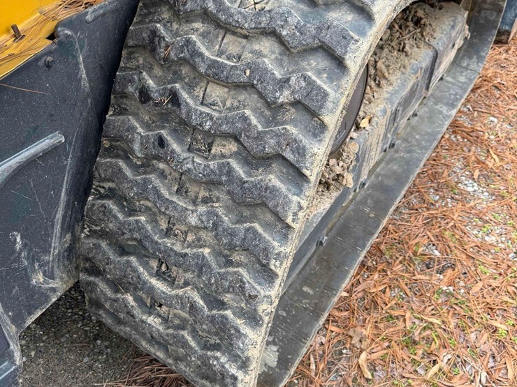 2016-deere-333e-image-7