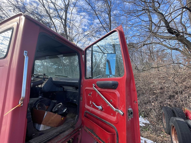 1986-ford-8000-image-54