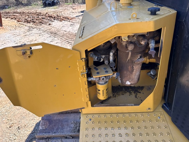 2015-caterpillar-d6t-lgp-image-38