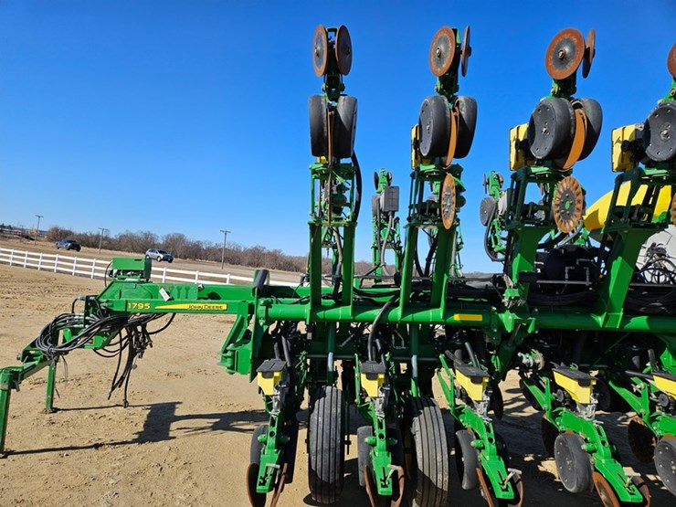 2017-john-deere-1795-image-69